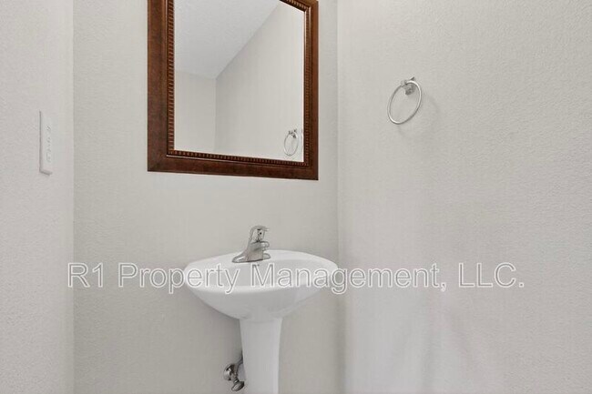 Building Photo - 2713 Violeta Cir SE