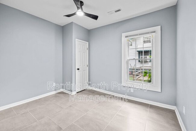 Building Photo - 317 11th St SW