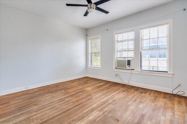 Building Photo - 1916 Robbins Pl