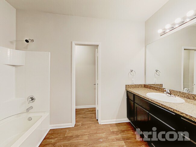 Building Photo - 17142 Common Point Dr