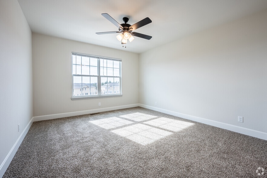 3BR, 2.5BA - 1,464SF - Primary Bedroom - Chapman Ridge Townhomes