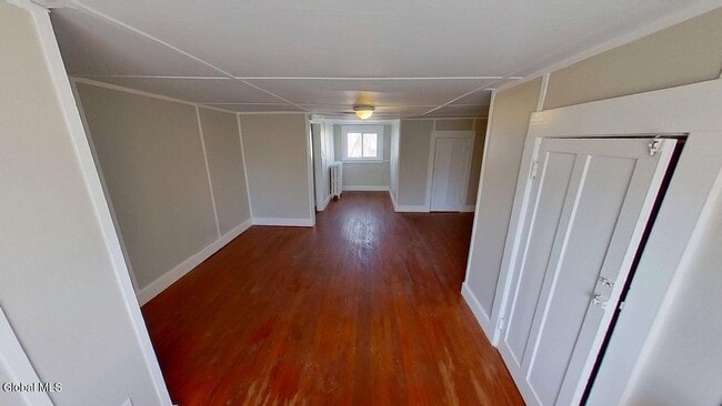 Building Photo - 566 Park Ave