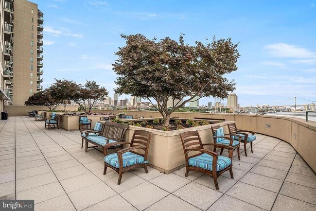 Building Photo - 717 S Christopher Columbus Blvd