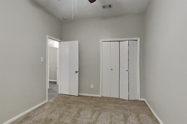 Building Photo - 10439 Lazy Meadows Dr