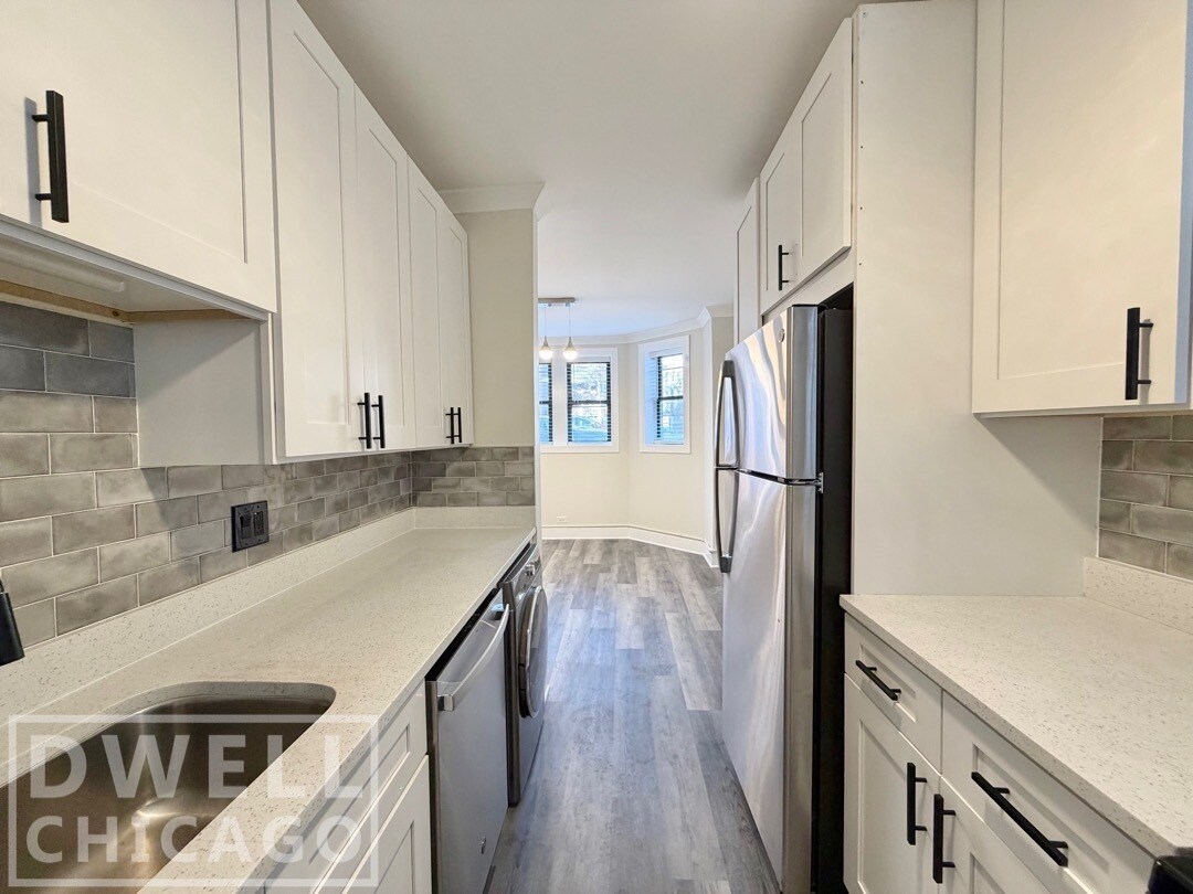 Building Photo - 3837 N Greenview Ave