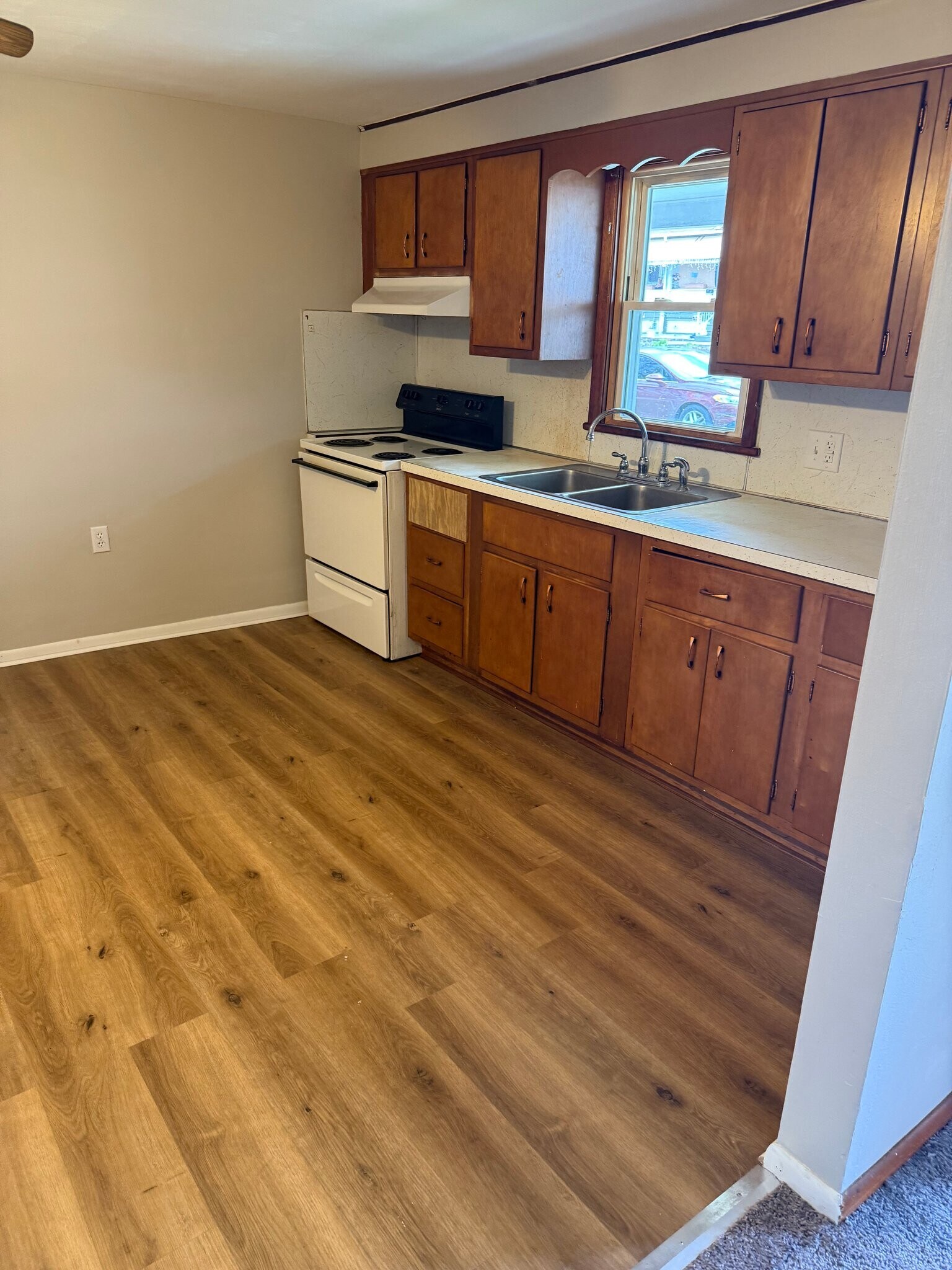 Building Photo - 739 Park Ave