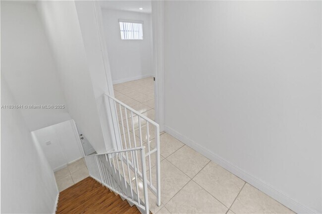 Building Photo - 9373 Fontainebleau Blvd