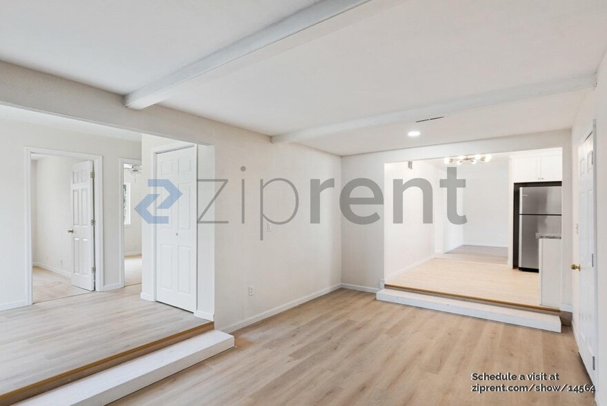 Building Photo - Unit