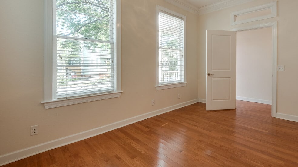 Master bedroom - 536 E Gwinnett St