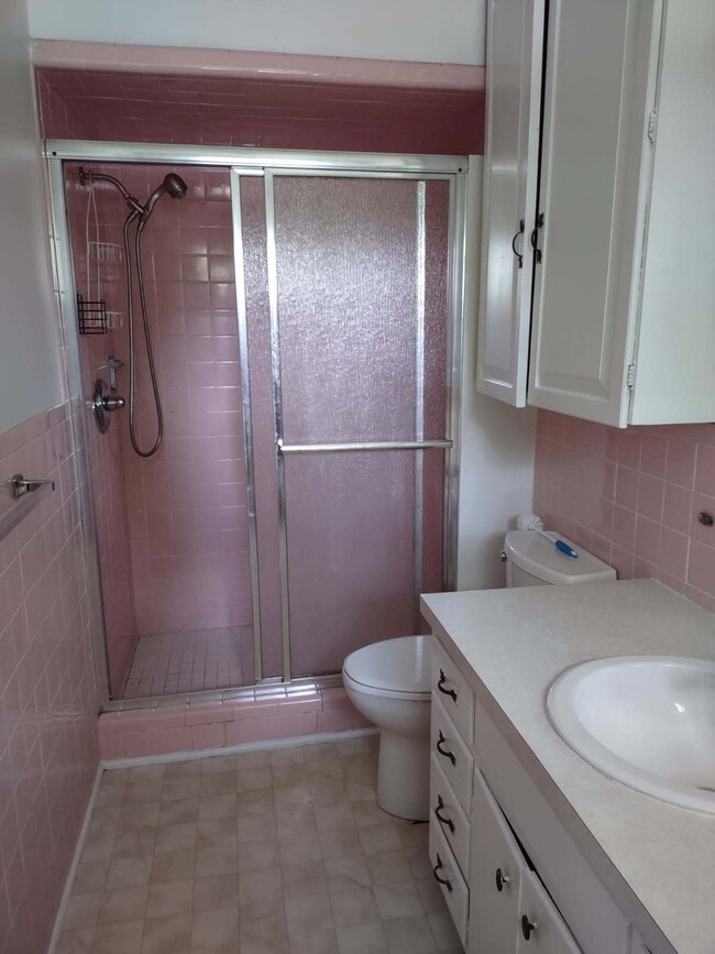Building Photo - Furnished Charming 1-Bedroom with Private On-Suite Bathroom in Pfafftown!