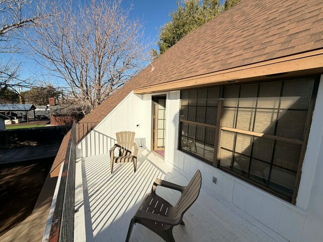 Building Photo - 1609 Westwind Dr