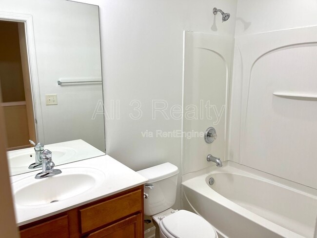 Building Photo - 2813 Deerwood Ln