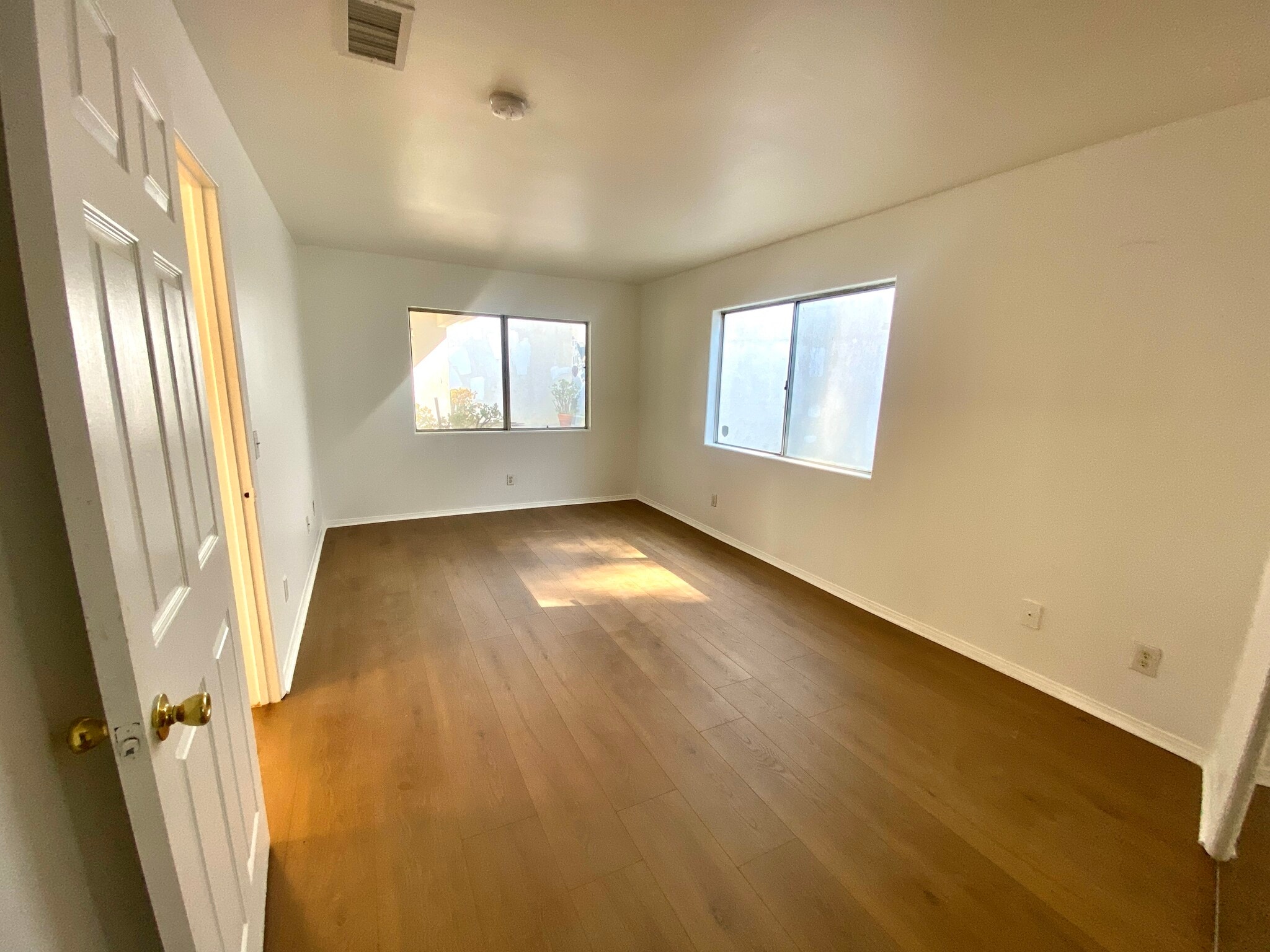 Building Photo - 3973 Verdugo Rd