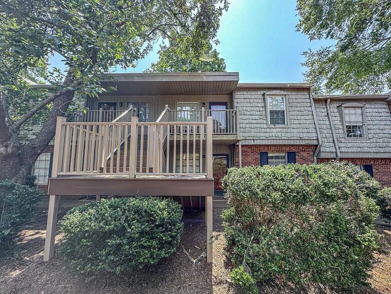 Building Photo - 3830 Country Club Rd