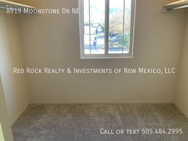 Building Photo - 3 Bedroom in La Cueva with EV Charger!!