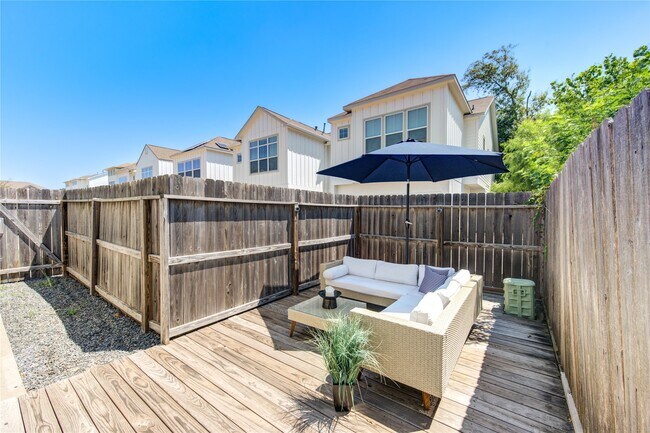 Building Photo - 8803 Hollister Pine Ct