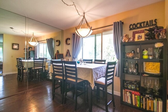 Building Photo - 3064 Avenida Christina