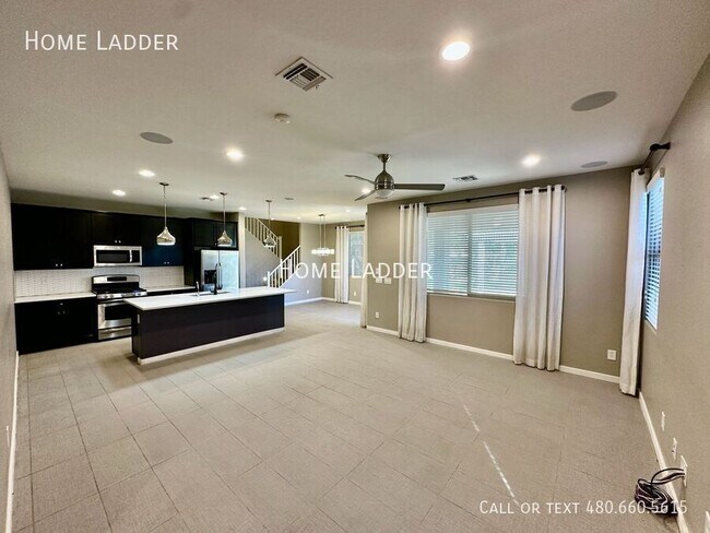Building Photo - 33343 N Mildred Ln