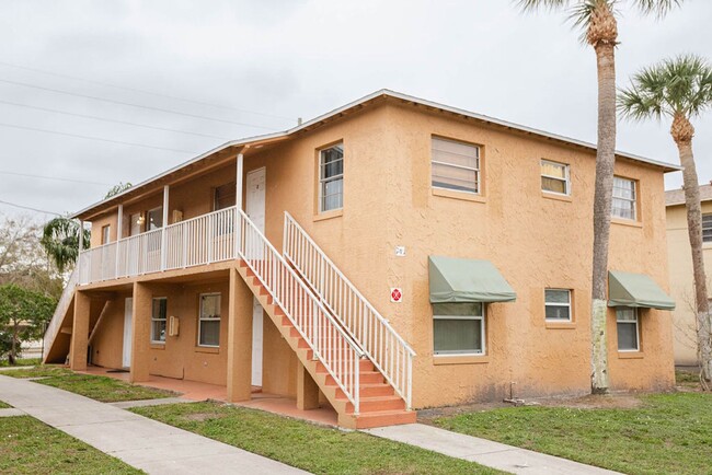 Primary Photo - Beautiiful Palm Gardens 2 bedroom, 1 bath ...