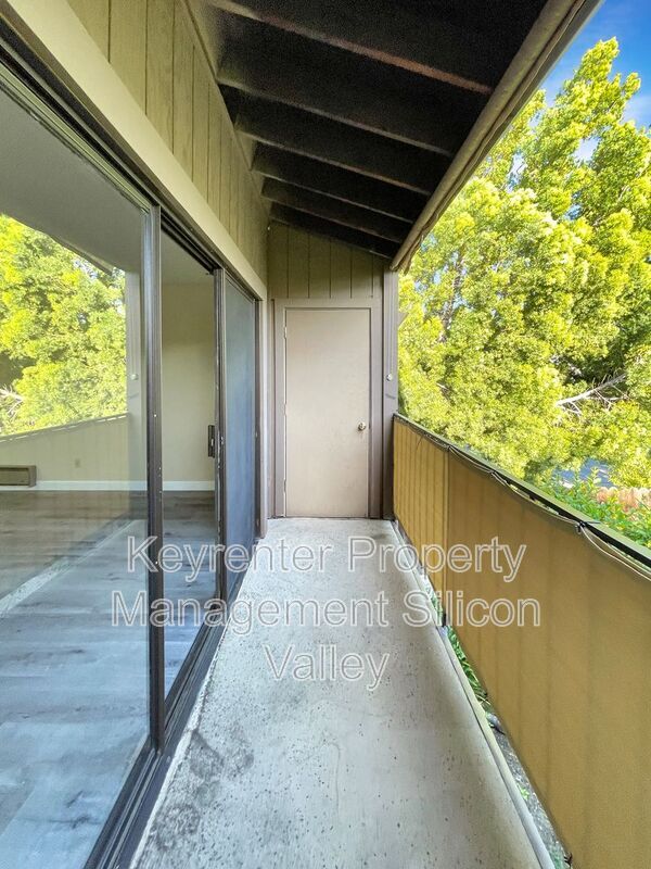 Building Photo - 1568 Willowbrae Ave.