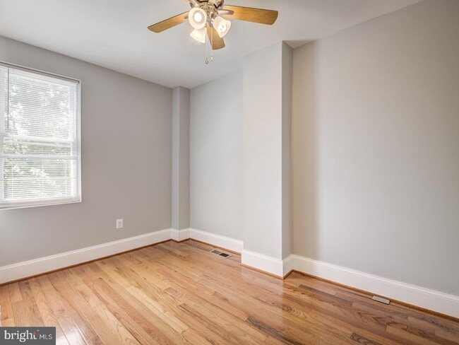 Building Photo - 424 Elm St NW