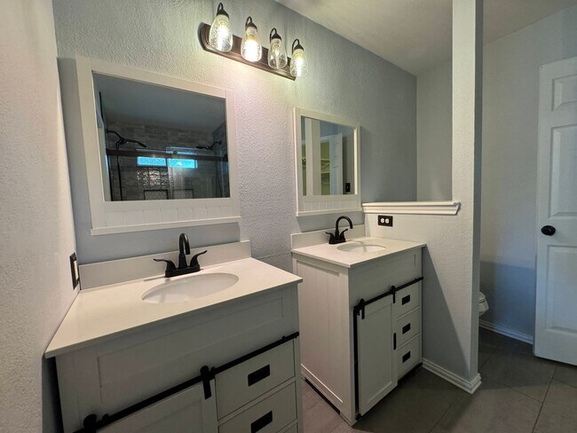 Building Photo - 3306 Levy Ln