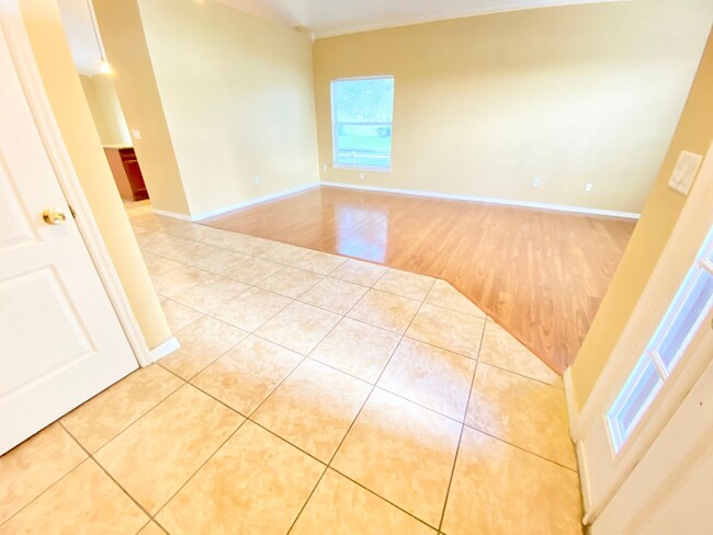 Building Photo - SPACIOUS HOME IN KISSIMMEE, FLORIDA!