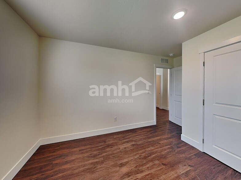 Building Photo - 11503 W Mesquite St