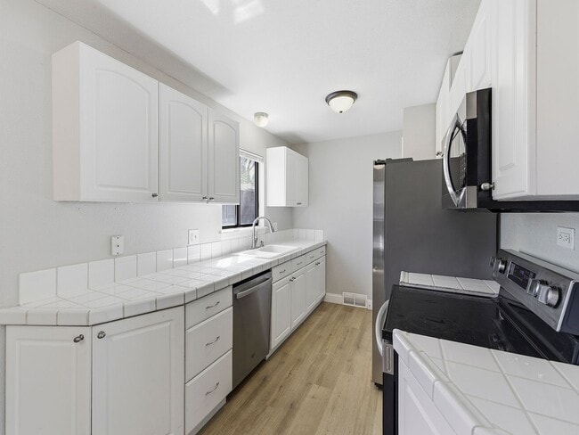 Building Photo - Beautiful Home in Central Fort Collins Location!