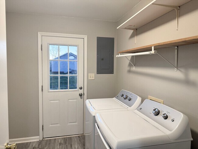 Building Photo - Cathedral Ceiling for a big open feel!