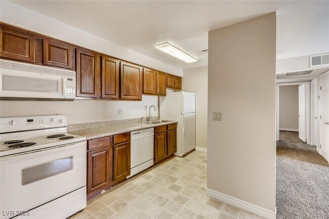 Building Photo - 5224 River Glen Dr