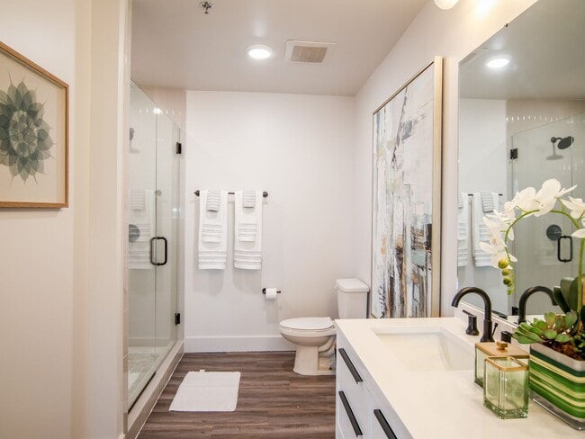 Building Photo - 3BD/3.5BA FOR RENT ON THE SQUARE