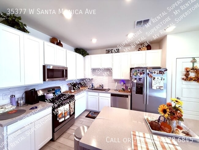 Building Photo - 35377 W Santa Monica Ave