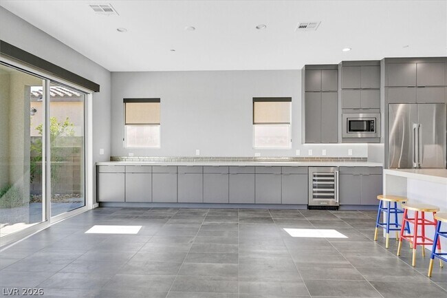 Building Photo - 3367 Stone View Ave