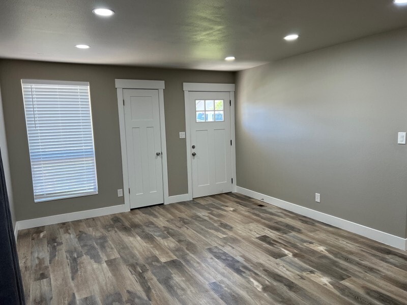 Building Photo - 170 W 975 N