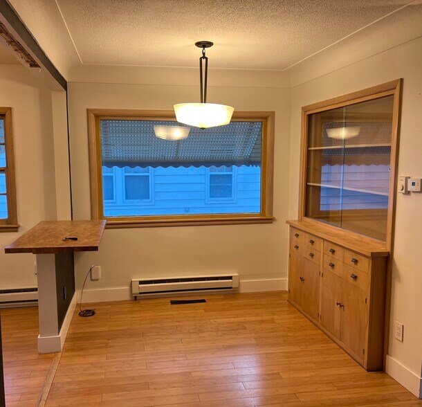 Dining - 2327 University Ave