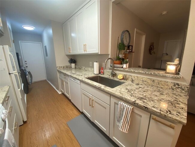 Building Photo - 12306 Deer Falls Dr