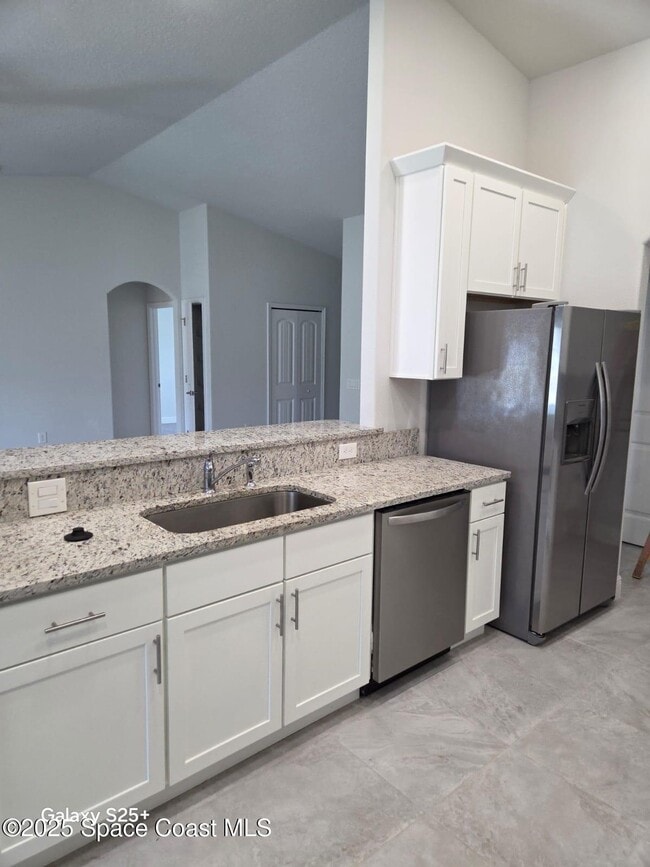 Building Photo - 2437 Hagoplan Ave SW