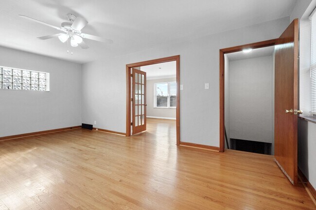 Building Photo - 4957 Miami St