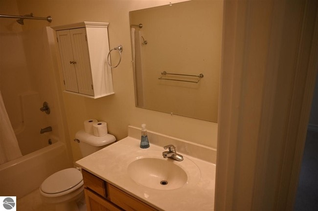 Building Photo - 713 Lake Ave