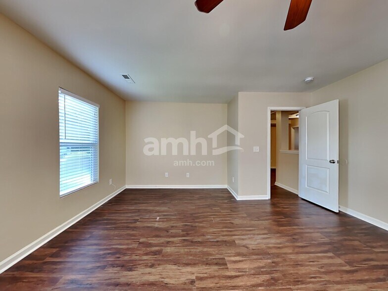 Building Photo - 303 Duck Pond Ln