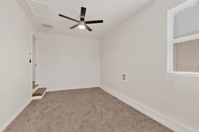 Building Photo - 714-714 Madison St NE