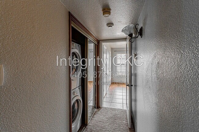 Building Photo - 4400 Hemingway Dr