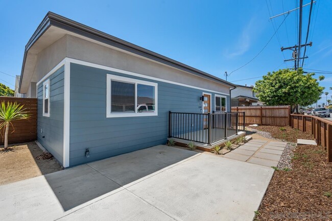 Building Photo - 1489 Fern Ave