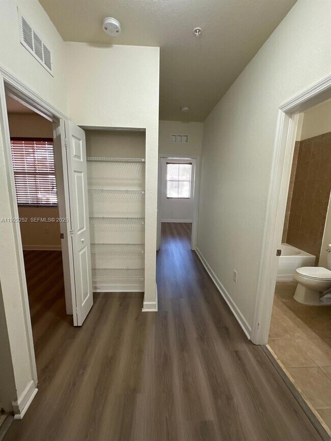 Building Photo - 12444 Emerald Creek Manor