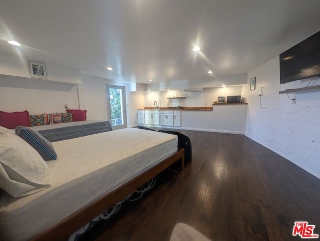 Building Photo - 2977 Seabreeze Dr