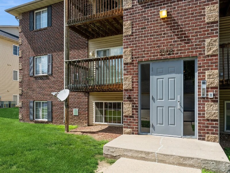 Building Photo - 5908 Sutton Pl