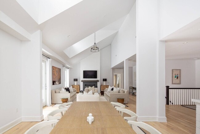 Building Photo - 72 Talmage Farm Ln