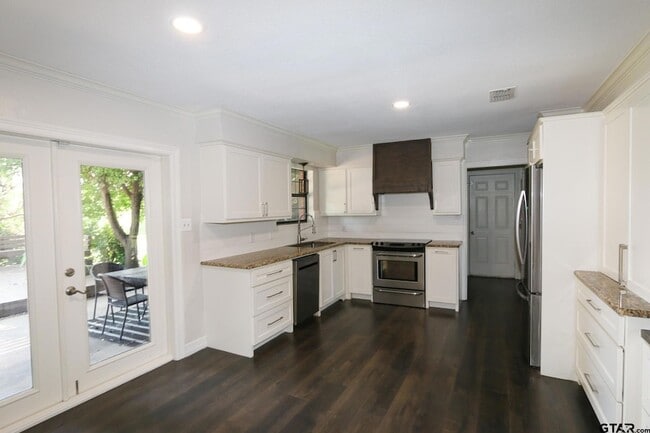 Building Photo - 18751 Ridgeline Rd