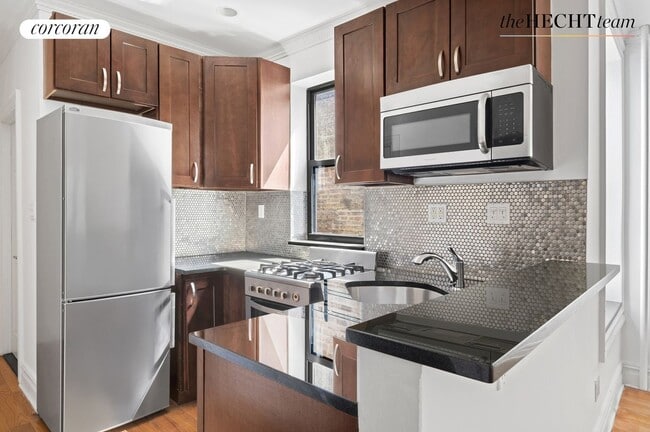 Primary Photo - 329 Lincoln Pl